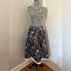 White House Black Market women Sz:12 Aline Mid Length Lace Print Skirt w/Pockets